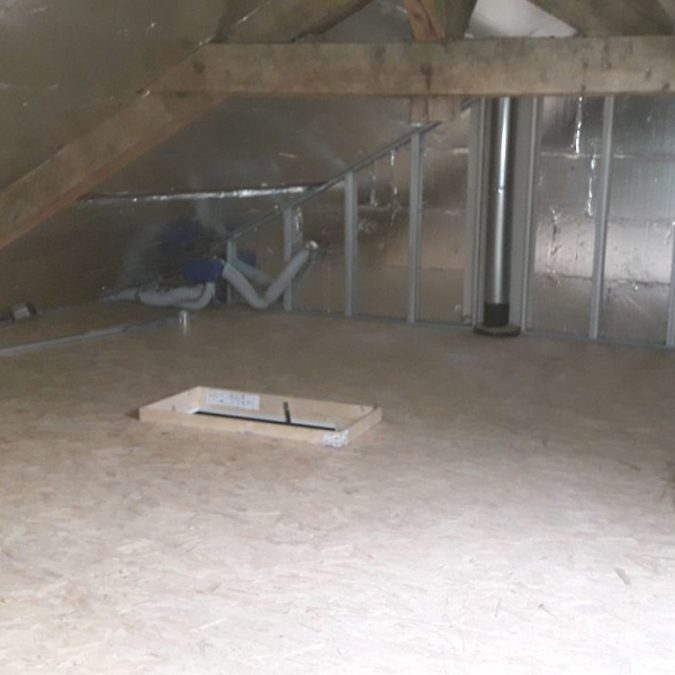 ISOLATION SOUS TOITURE AVEC RAIL DE FINITION 2 675X675 | Balbimax Isolation sous toiture Besançon 28