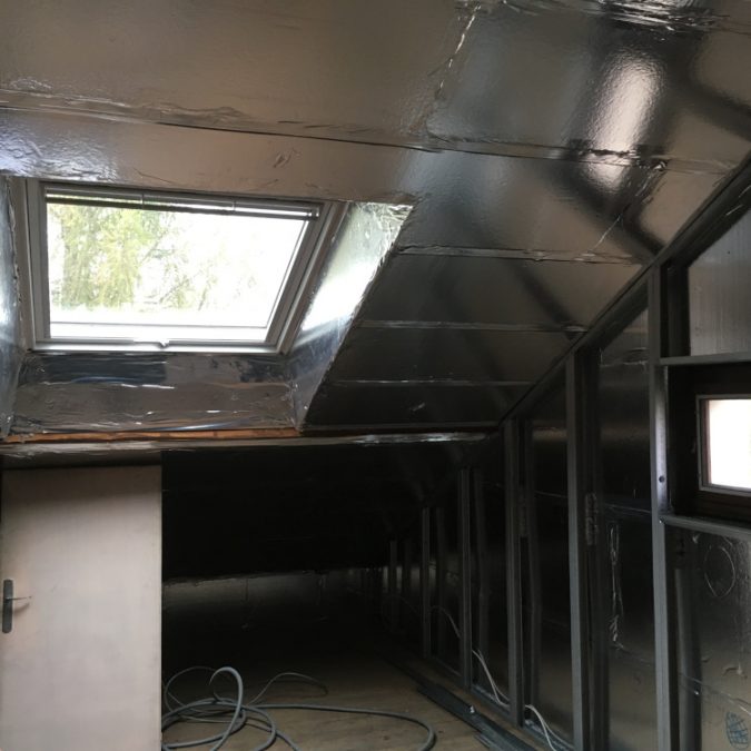 ISOLATION SOUS TOITURE AVEC RAIL DE FINITION 8 675X675 | Balbimax Isolation sous toiture Colmar 33