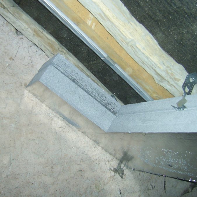 ISOLATION SOUS TOITURE AVEC RATTRAPGE DE NIVEAU DE LA CHARPENTE 3 675X675 | Balbimax Isolation sous toiture Pontarlier 49